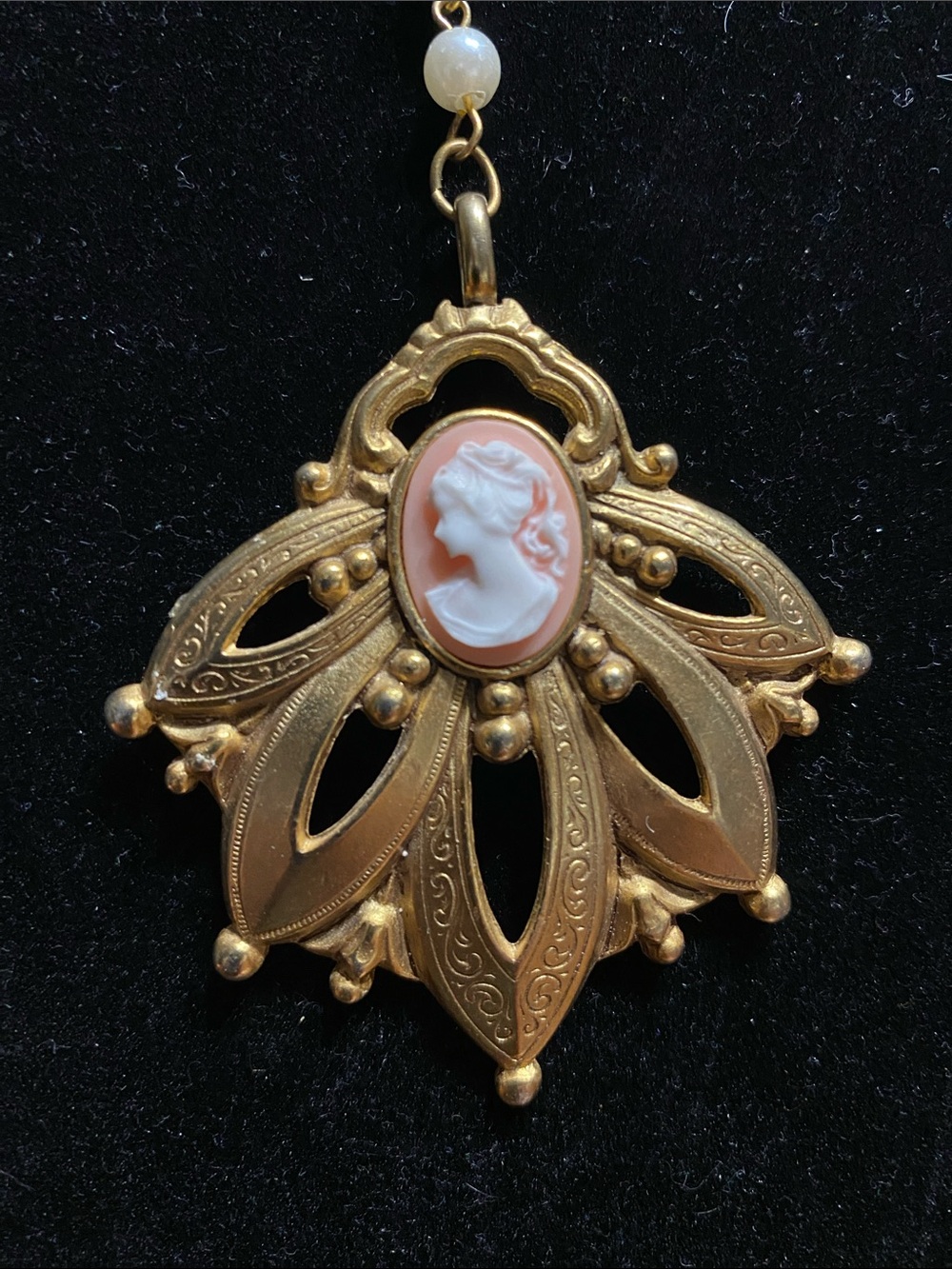 Gold Cameo Pendant Necklace with Faux Pearl Chain - Picture 2 of 7